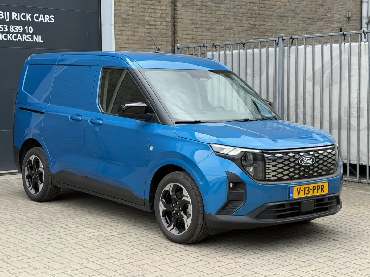 Cour. Limited 44 kWh Direct rijden/CarPlay/Sortimo inbouw/stoelverwarming