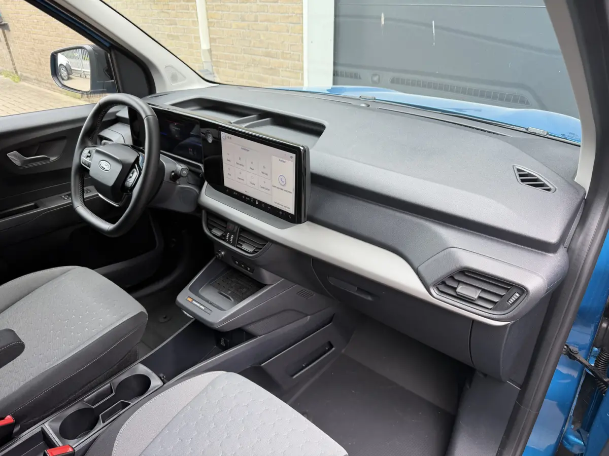 Cour. Limited 44 kWh Direct rijden/CarPlay/Sortimo inbouw/stoelverwarming