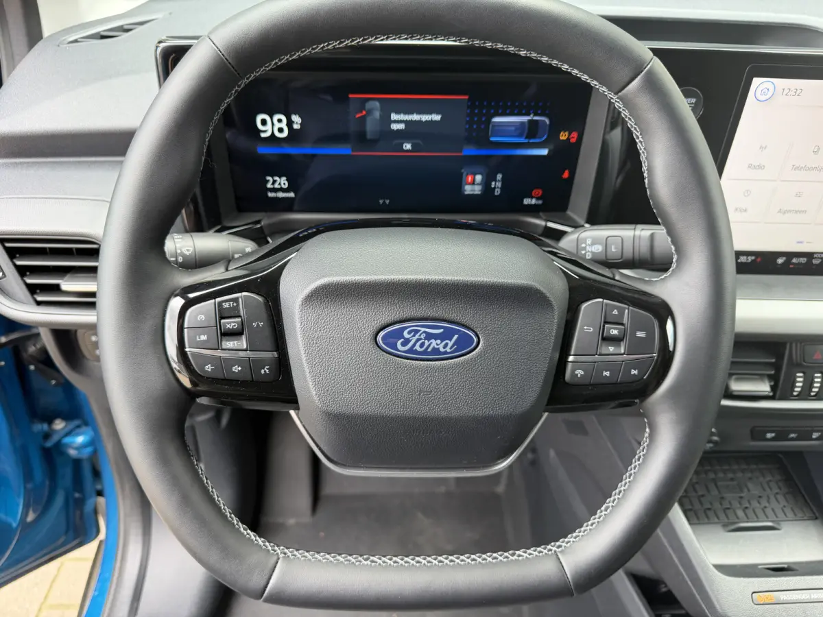 Cour. Limited 44 kWh Direct rijden/CarPlay/Sortimo inbouw/stoelverwarming