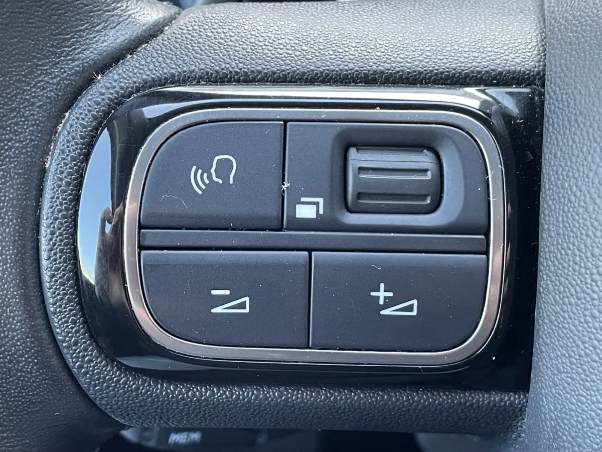 130pk Shine (Elektrisch Schuifdak - Trekhaak - Camera - Keyless Entry - Grip Controle - Dodehoekdetectie - Leder)