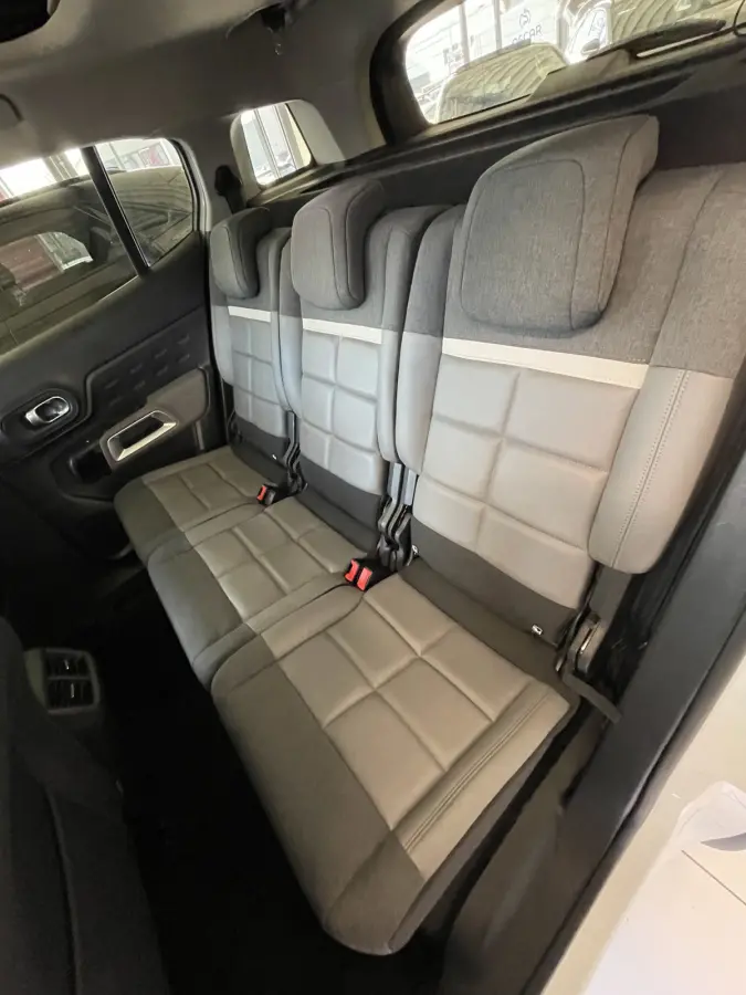 130pk Shine (Elektrisch Schuifdak - Trekhaak - Camera - Keyless Entry - Grip Controle - Dodehoekdetectie - Leder)