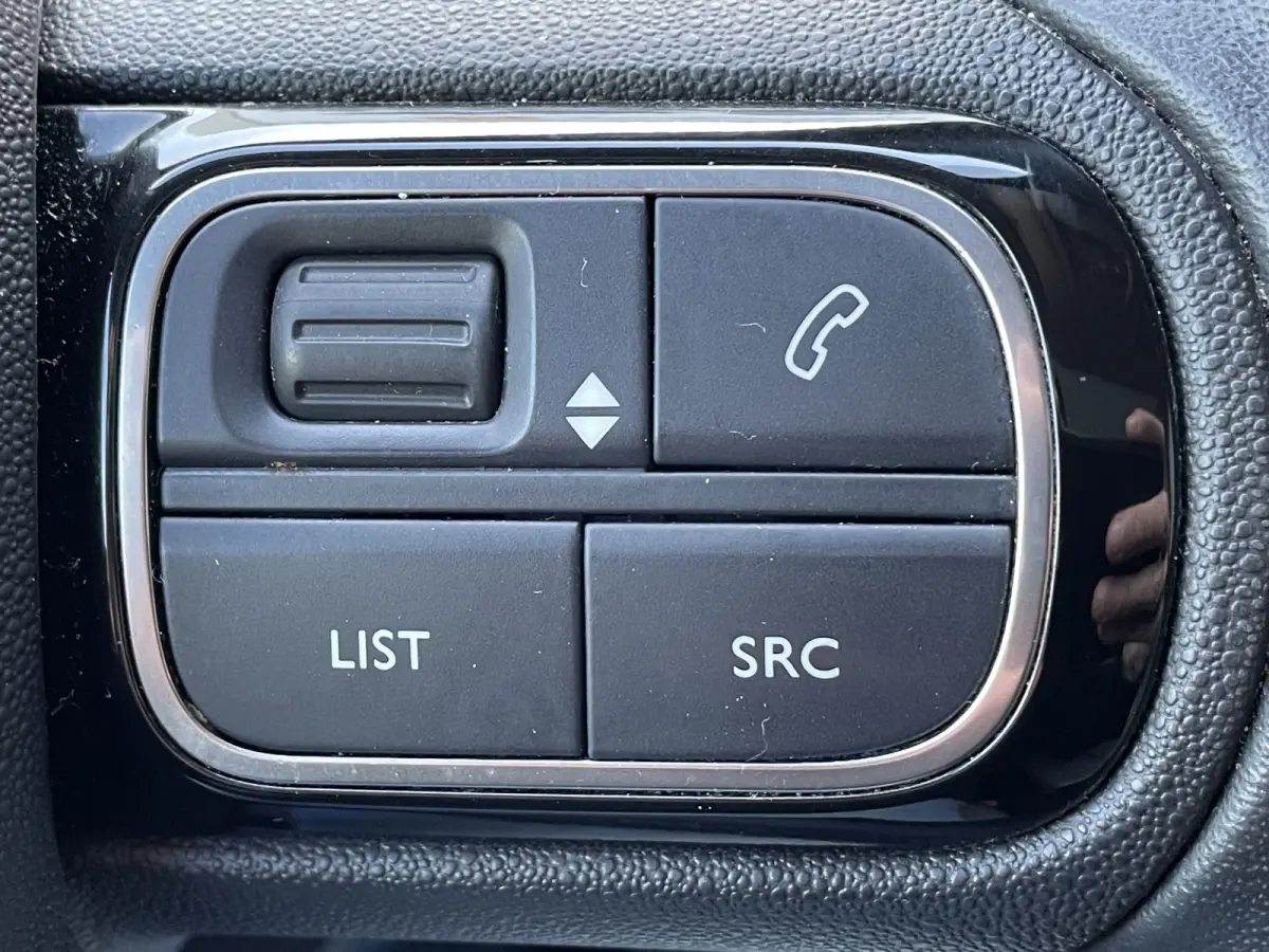 130pk Shine (Elektrisch Schuifdak - Trekhaak - Camera - Keyless Entry - Grip Controle - Dodehoekdetectie - Leder)