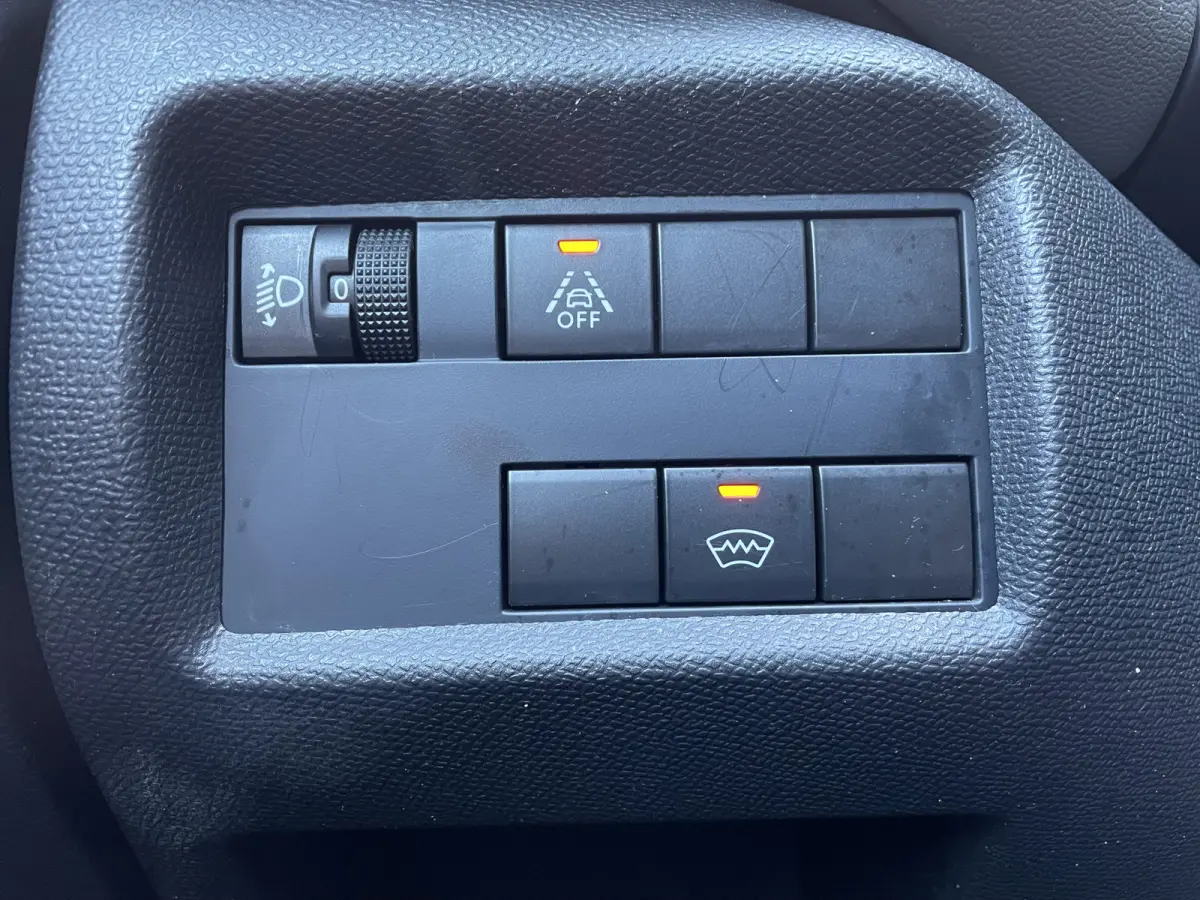 130pk Shine (Elektrisch Schuifdak - Trekhaak - Camera - Keyless Entry - Grip Controle - Dodehoekdetectie - Leder)