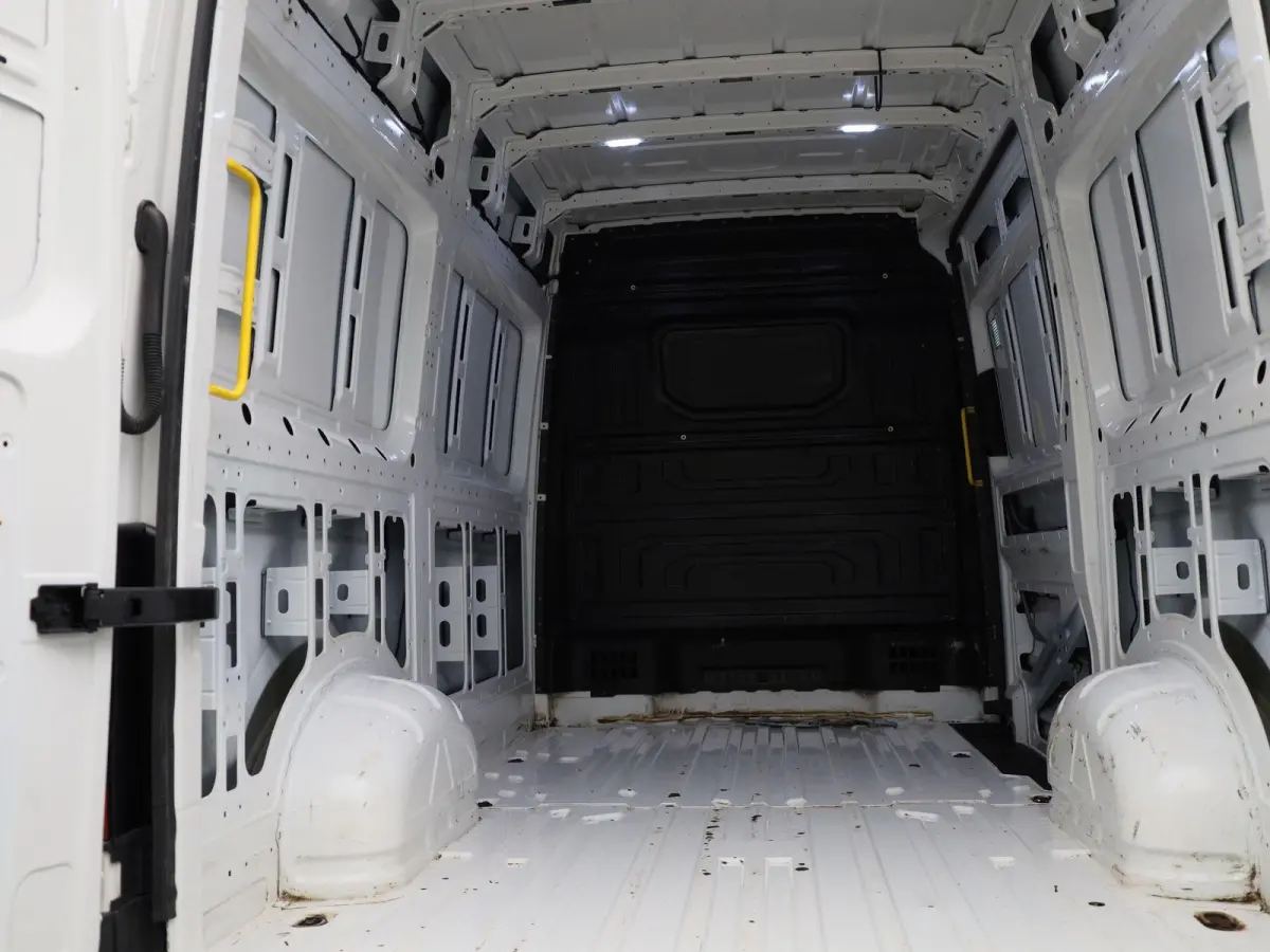 35 2.0 TDI L3H3 177PK Automaat | Airco | Multifunctioneel Stuurwiel | Navigatie | Parkeersensoren Voor + Achter | Cruise Control | Achteruitrijcamera | DAB+ | Ergocomfort Bestuurdsstoel |