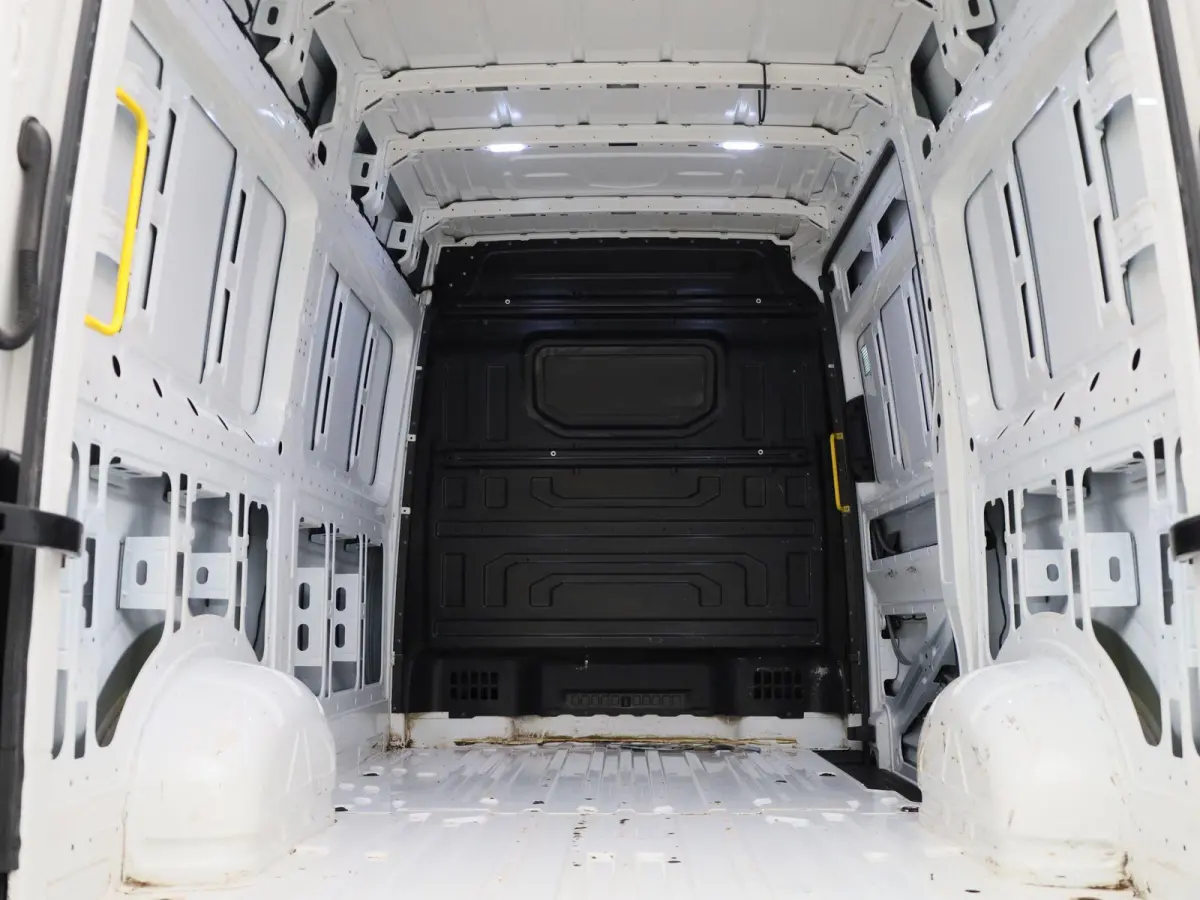 35 2.0 TDI L3H3 177PK Automaat | Airco | Multifunctioneel Stuurwiel | Navigatie | Parkeersensoren Voor + Achter | Cruise Control | Achteruitrijcamera | DAB+ | Ergocomfort Bestuurdsstoel |