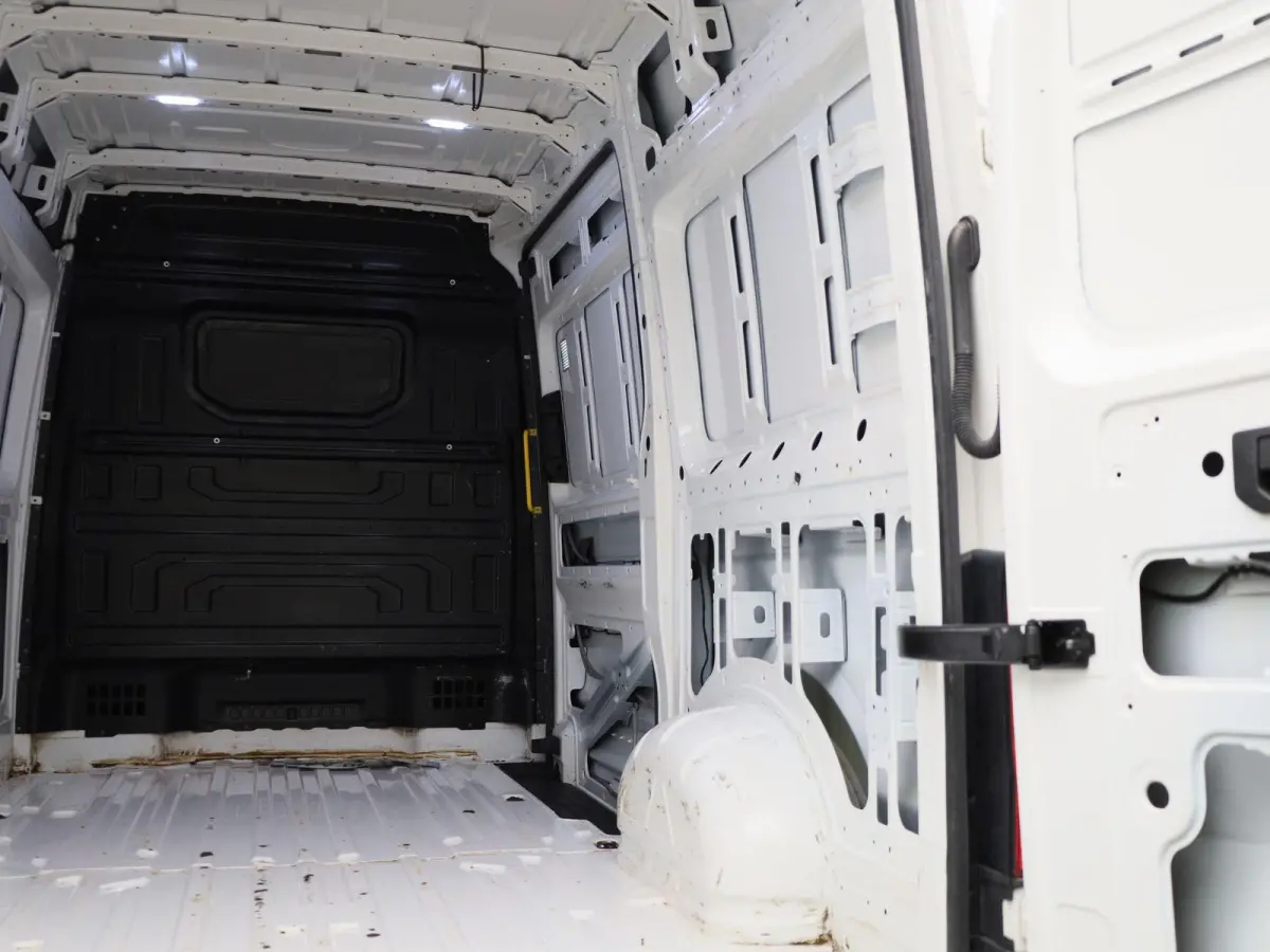 35 2.0 TDI L3H3 177PK Automaat | Airco | Multifunctioneel Stuurwiel | Navigatie | Parkeersensoren Voor + Achter | Cruise Control | Achteruitrijcamera | DAB+ | Ergocomfort Bestuurdsstoel |