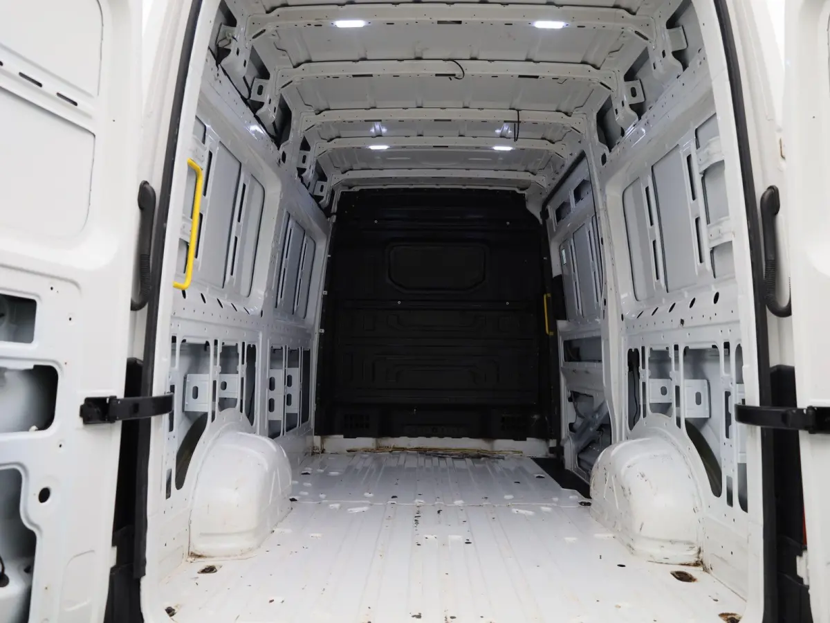 35 2.0 TDI L3H3 177PK Automaat | Airco | Multifunctioneel Stuurwiel | Navigatie | Parkeersensoren Voor + Achter | Cruise Control | Achteruitrijcamera | DAB+ | Ergocomfort Bestuurdsstoel |