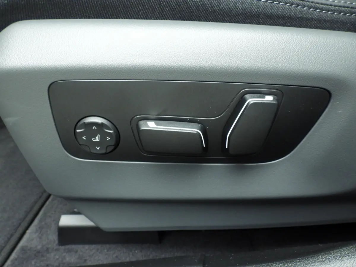 550e xDrive | M-Sportpakket | LED | Leder | HUD | Active cruise | Panoramadak | Trekhaak | Comfortzetels | DAB | Bowers & Wilkins sound | Alu 20 inch