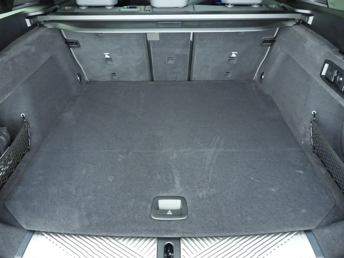 550e xDrive | M-Sportpakket | LED | Leder | HUD | Active cruise | Panoramadak | Trekhaak | Comfortzetels | DAB | Bowers & Wilkins sound | Alu 20 inch