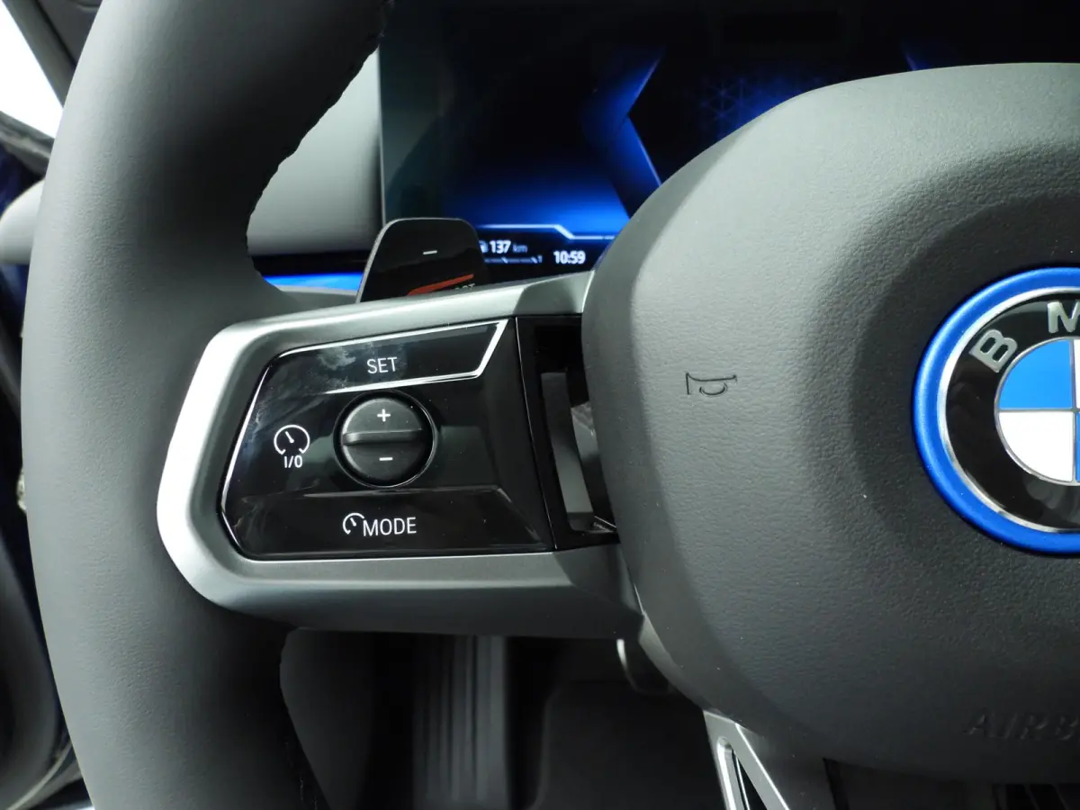 550e xDrive | M-Sportpakket | LED | Leder | HUD | Active cruise | Panoramadak | Trekhaak | Comfortzetels | DAB | Bowers & Wilkins sound | Alu 20 inch