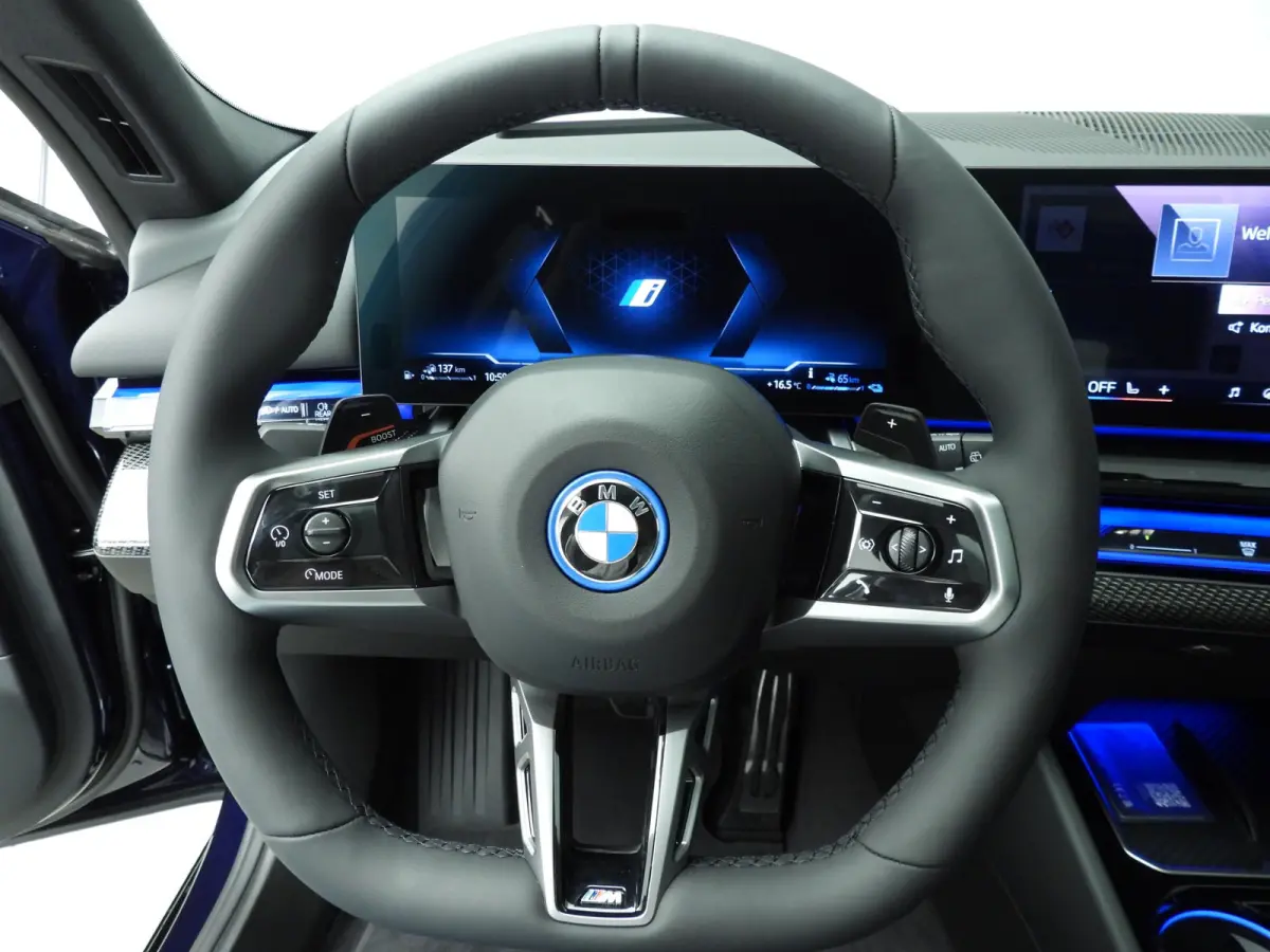 550e xDrive | M-Sportpakket | LED | Leder | HUD | Active cruise | Panoramadak | Trekhaak | Comfortzetels | DAB | Bowers & Wilkins sound | Alu 20 inch