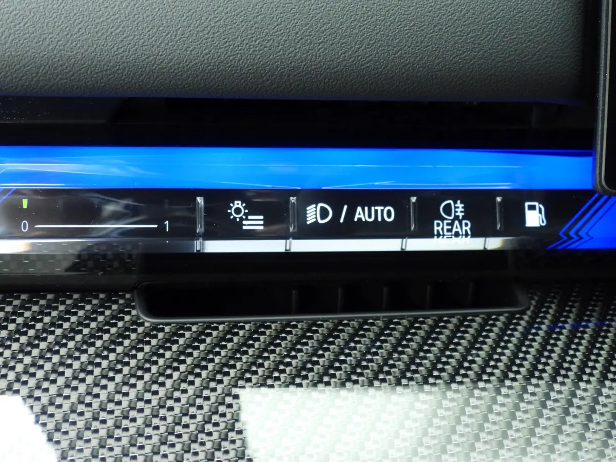 550e xDrive | M-Sportpakket | LED | Leder | HUD | Active cruise | Panoramadak | Trekhaak | Comfortzetels | DAB | Bowers & Wilkins sound | Alu 20 inch