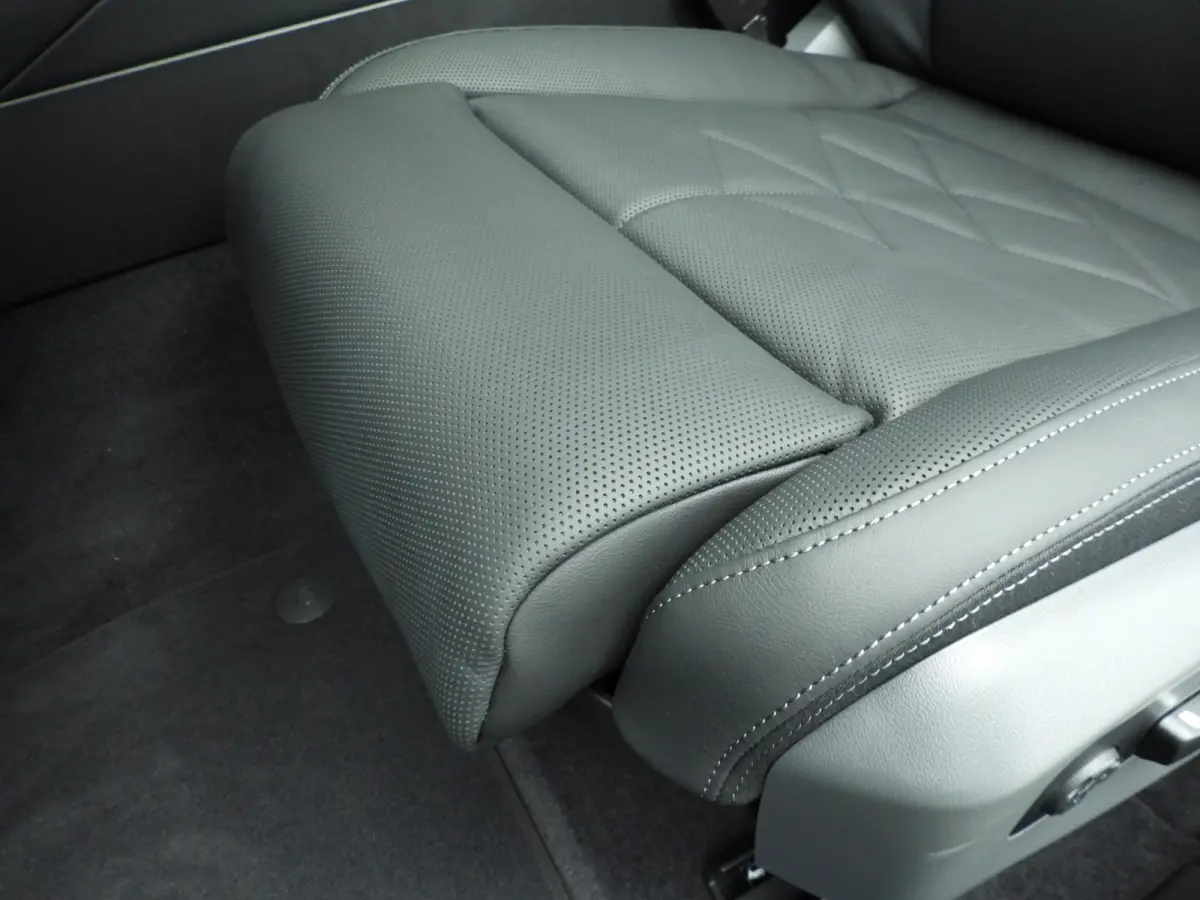 550e xDrive | M-Sportpakket | LED | Leder | HUD | Active cruise | Panoramadak | Trekhaak | Comfortzetels | DAB | Bowers & Wilkins sound | Alu 20 inch