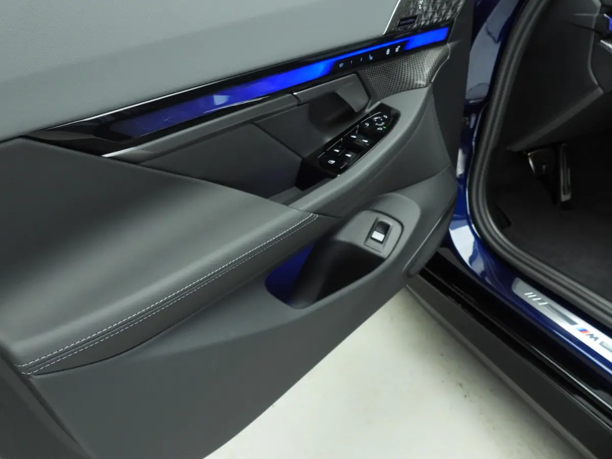550e xDrive | M-Sportpakket | LED | Leder | HUD | Active cruise | Panoramadak | Trekhaak | Comfortzetels | DAB | Bowers & Wilkins sound | Alu 20 inch