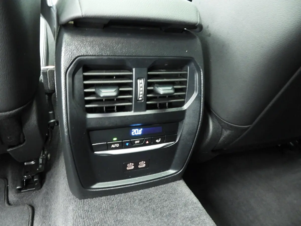 420i | M-Sportpakket | LED | Navigatie | Sportstoelen | Schuifdak | Stoelverwarming | DAB | Alu 19 inch