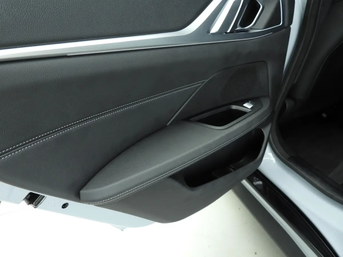 420i | M-Sportpakket | LED | Navigatie | Sportstoelen | Schuifdak | Stoelverwarming | DAB | Alu 19 inch
