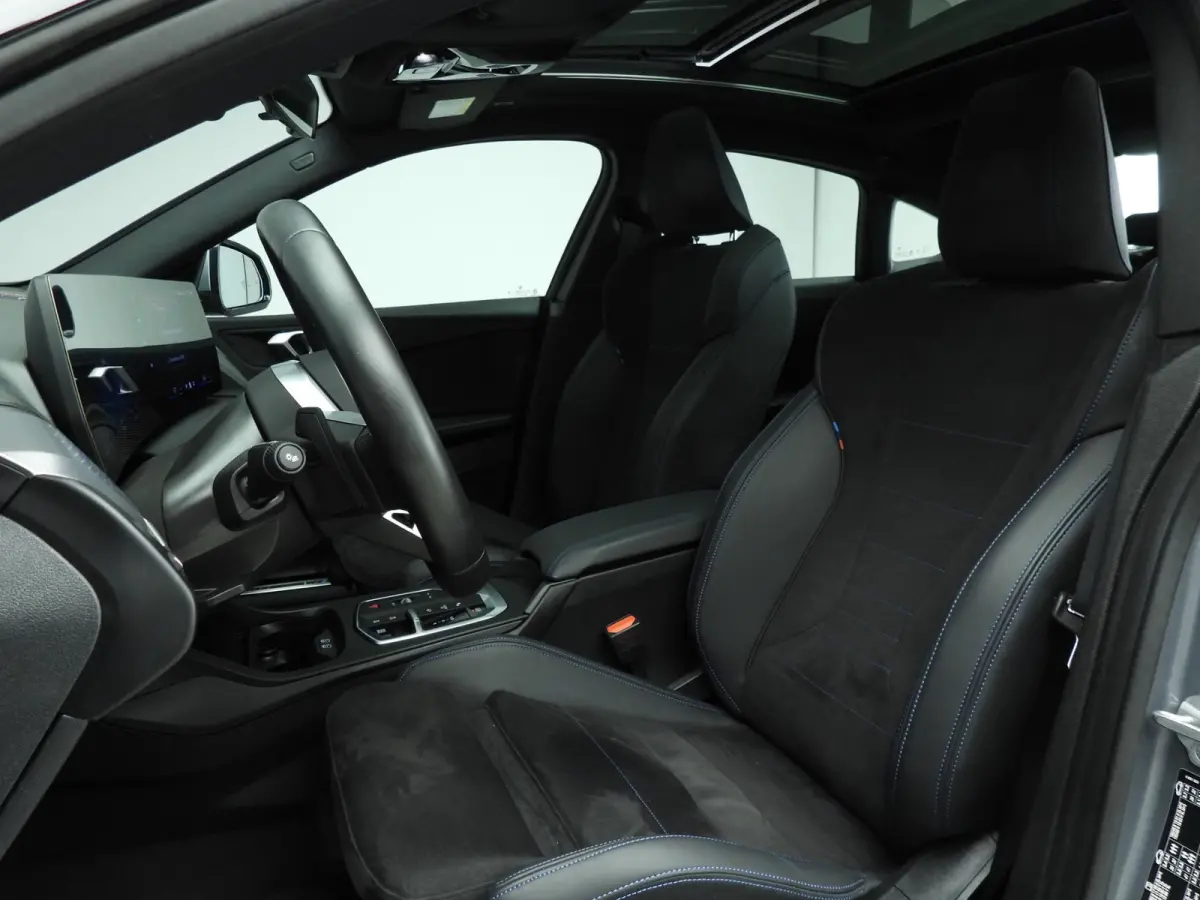 220 | M-Sportpakket | LED | Navigatie | Panoramadak | Sportstoelen | Shadow line | DAB | Alu 18 inch