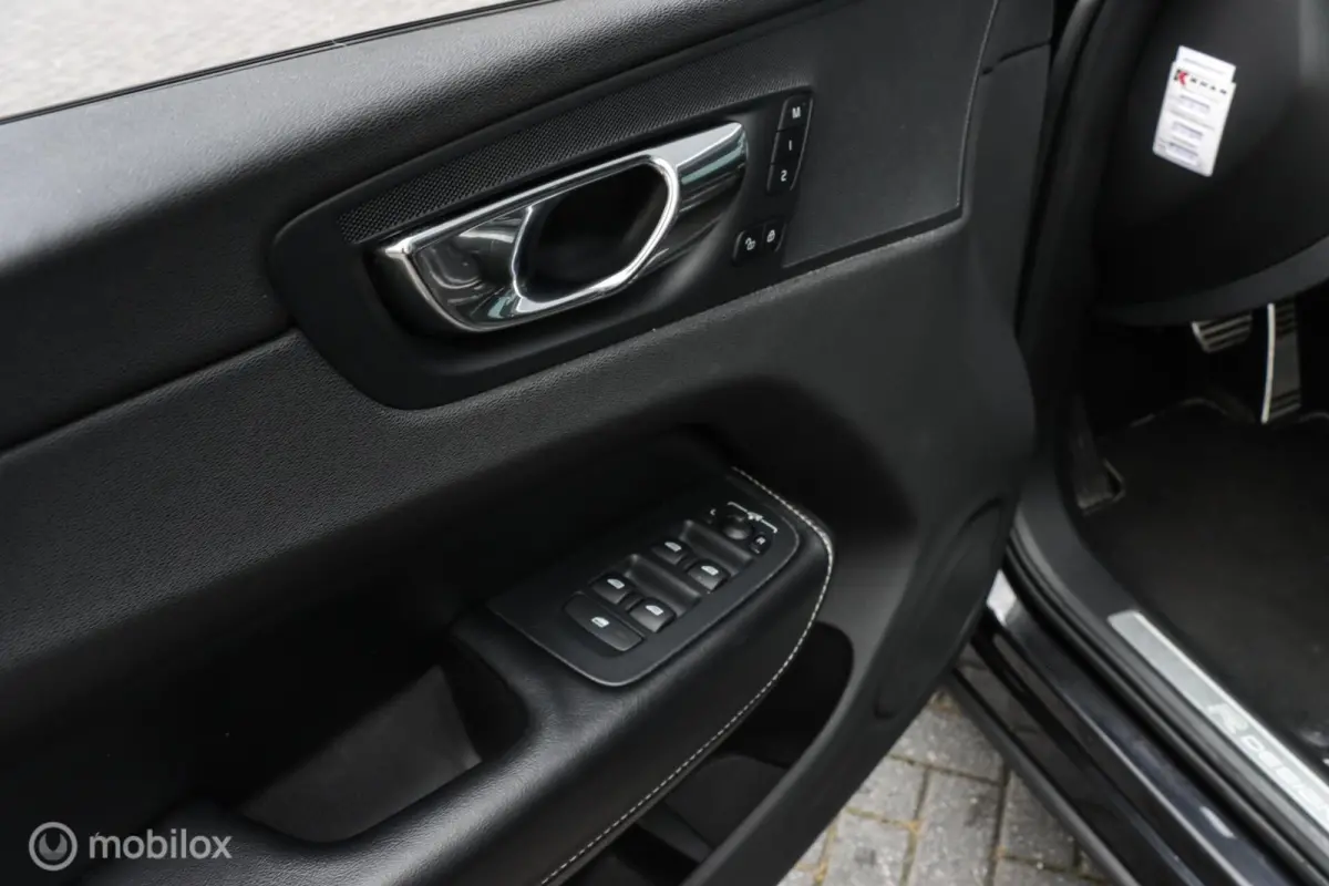 2.0 T8 Twin Engine AWD R-Design|HUD|Pano|Camera|Stuurverwarming