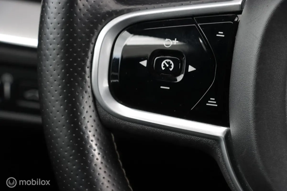 2.0 T8 Twin Engine AWD R-Design|HUD|Pano|Camera|Stuurverwarming