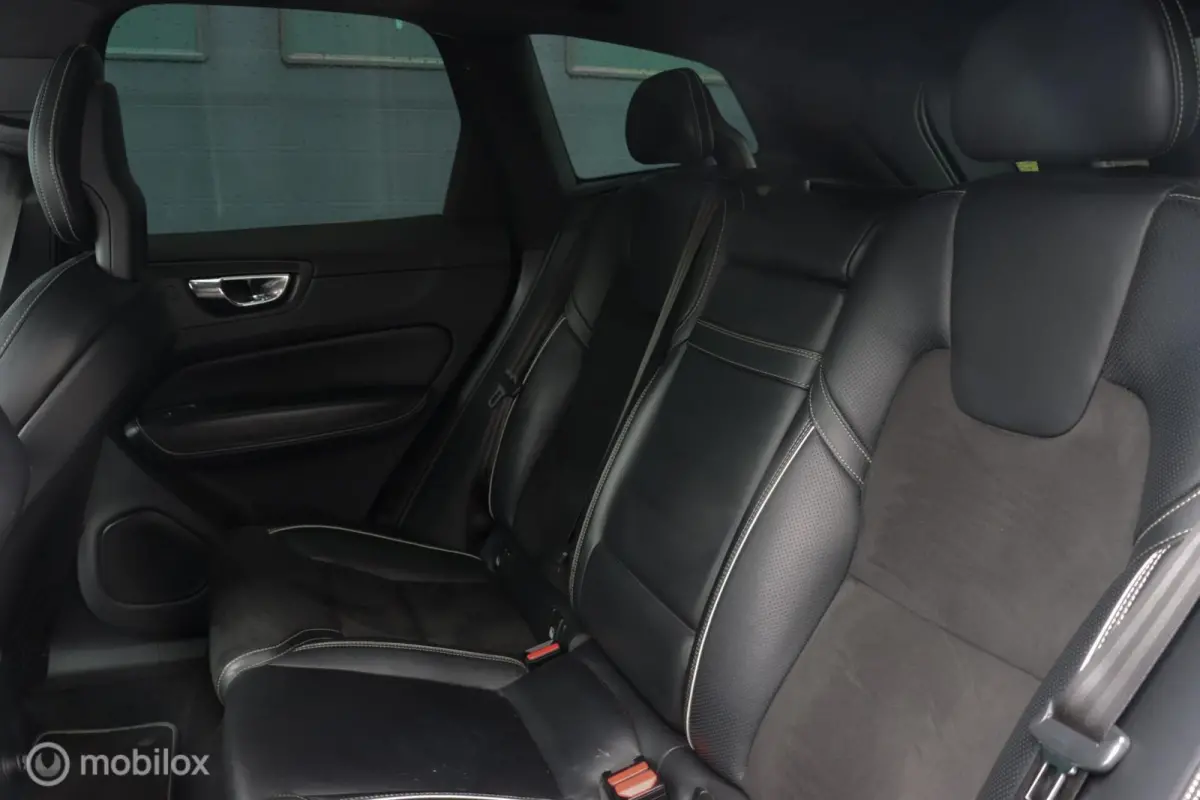 2.0 T8 Twin Engine AWD R-Design|HUD|Pano|Camera|Stuurverwarming