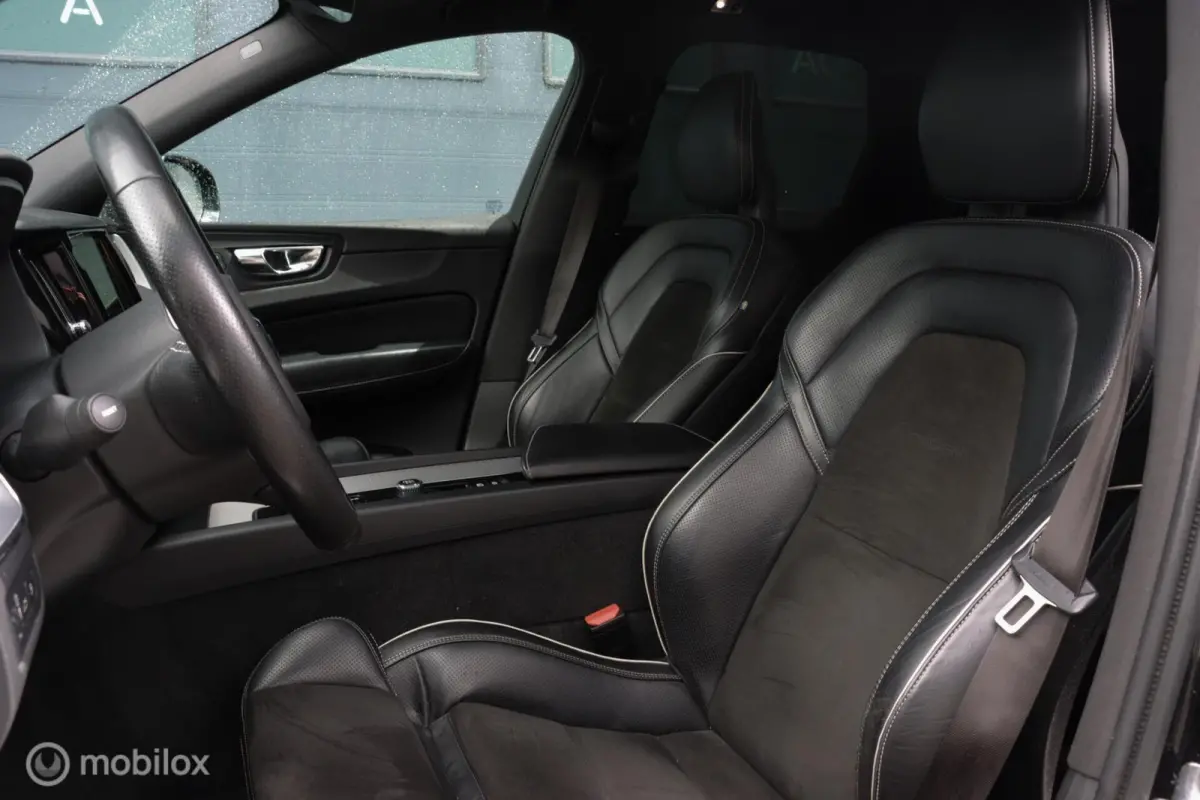 2.0 T8 Twin Engine AWD R-Design|HUD|Pano|Camera|Stuurverwarming