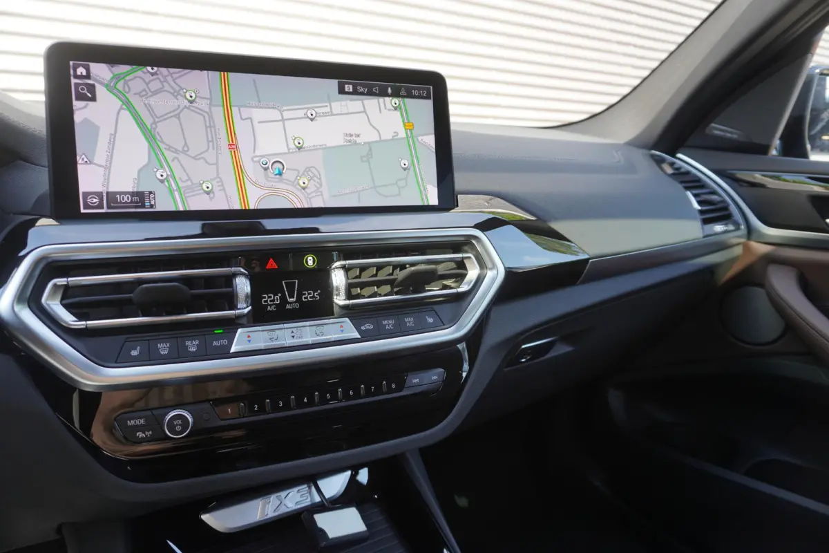 | High Executive | 20 inch LM aerodynamisch (Styling 890 M) in Bicolor Jet Black | Comfort Access | BMW Head-Up Display | HIFI System Harman Kardon | Driving Assistant Professional
