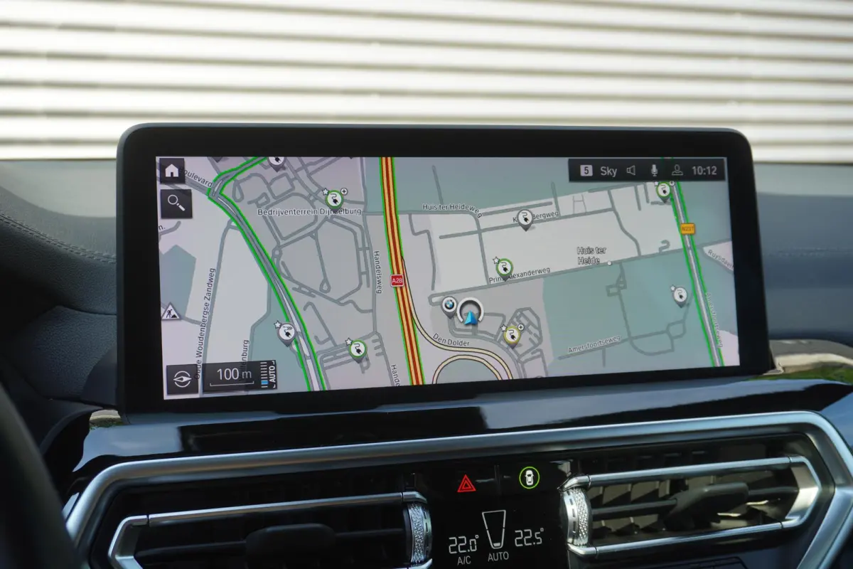 | High Executive | 20 inch LM aerodynamisch (Styling 890 M) in Bicolor Jet Black | Comfort Access | BMW Head-Up Display | HIFI System Harman Kardon | Driving Assistant Professional