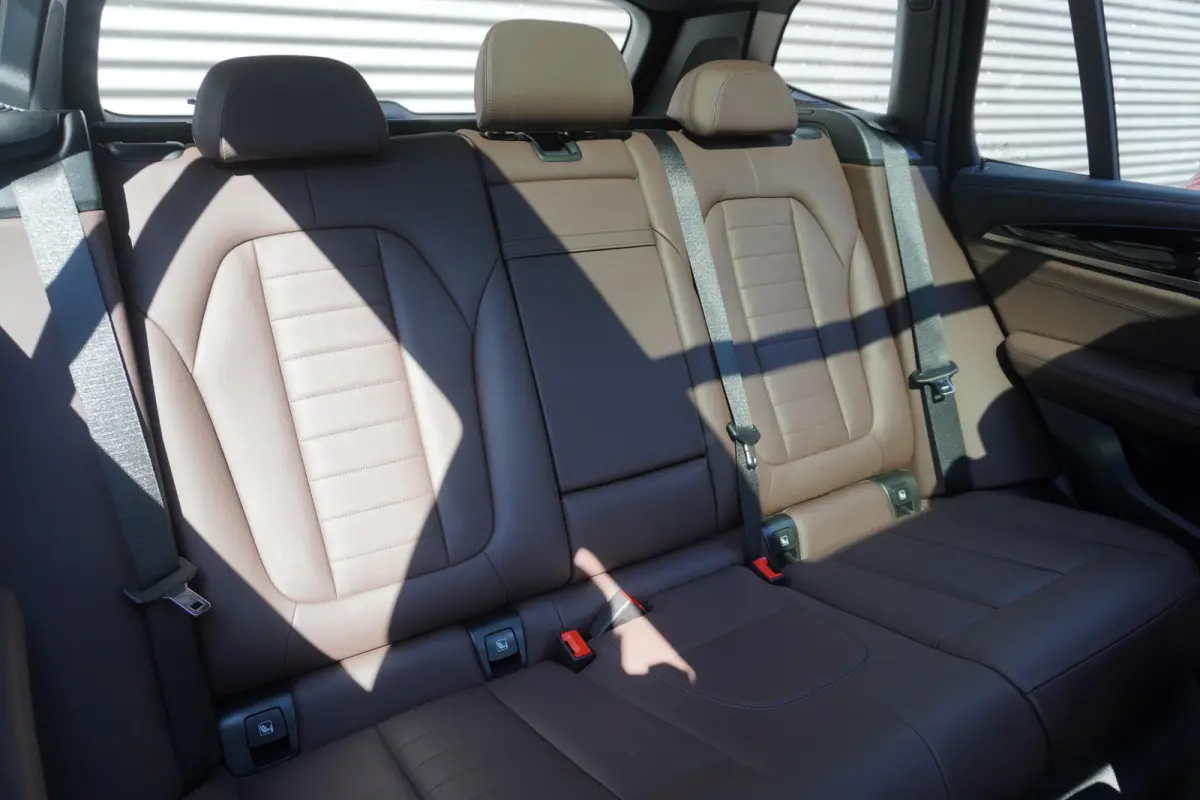 | High Executive | 20 inch LM aerodynamisch (Styling 890 M) in Bicolor Jet Black | Comfort Access | BMW Head-Up Display | HIFI System Harman Kardon | Driving Assistant Professional