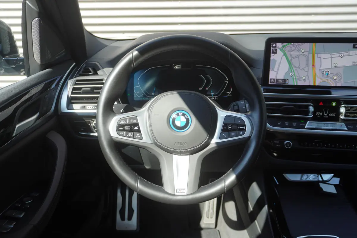 | High Executive | 20 inch LM aerodynamisch (Styling 890 M) in Bicolor Jet Black | Comfort Access | BMW Head-Up Display | HIFI System Harman Kardon | Driving Assistant Professional
