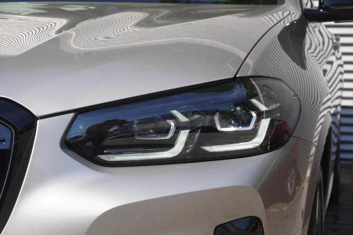 | High Executive | 20 inch LM aerodynamisch (Styling 890 M) in Bicolor Jet Black | Comfort Access | BMW Head-Up Display | HIFI System Harman Kardon | Driving Assistant Professional