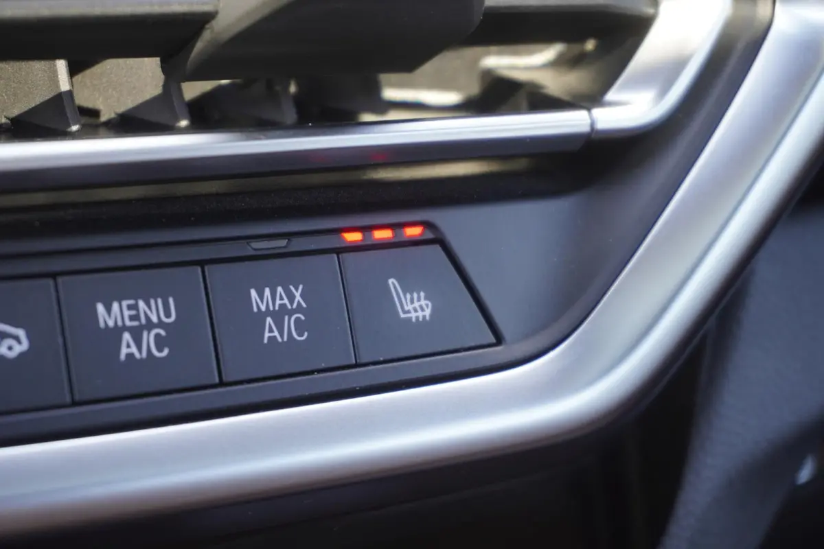 | High Executive | 20 inch LM aerodynamisch (Styling 890 M) in Bicolor Jet Black | Comfort Access | BMW Head-Up Display | HIFI System Harman Kardon | Driving Assistant Professional