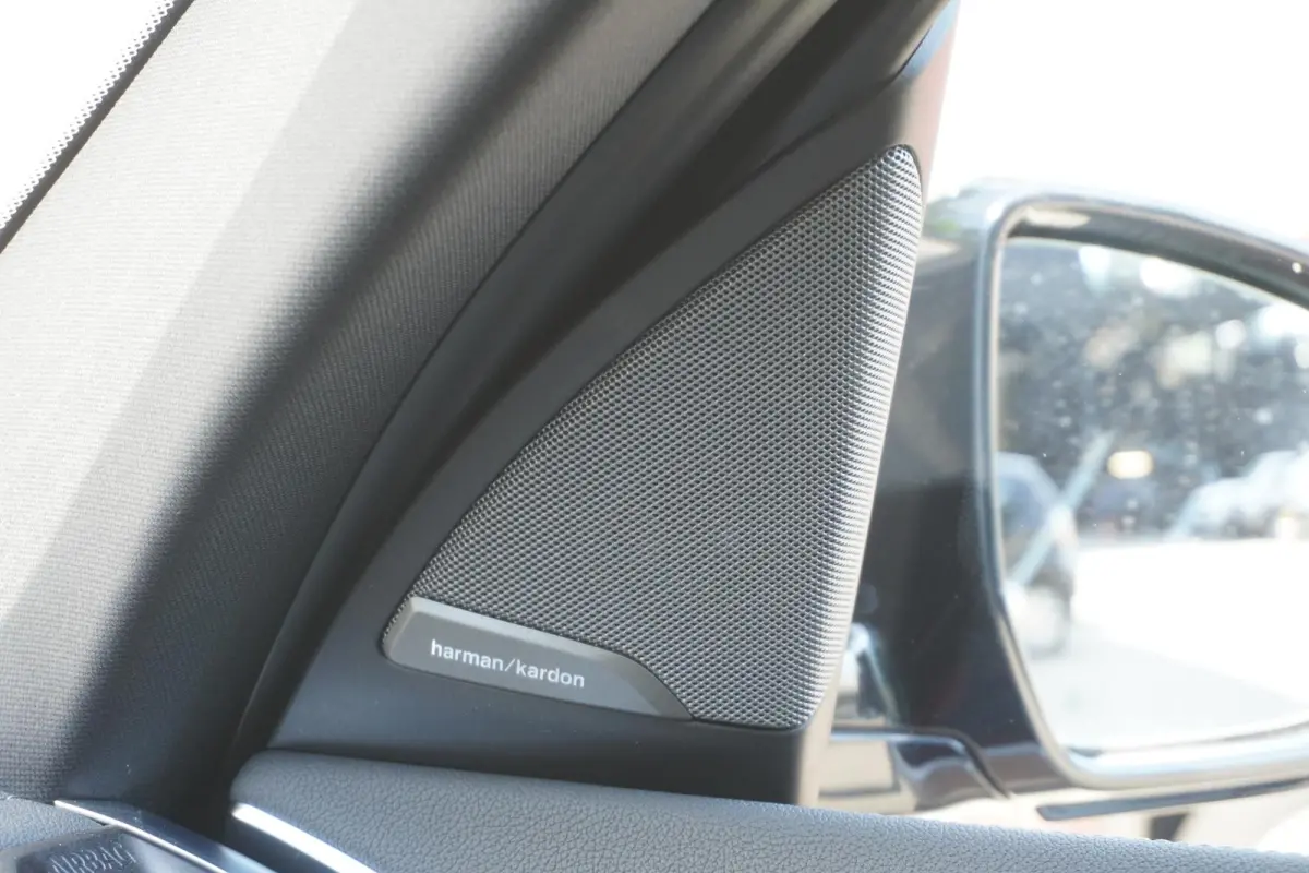 | High Executive | 20 inch LM aerodynamisch (Styling 890 M) in Bicolor Jet Black | Comfort Access | BMW Head-Up Display | HIFI System Harman Kardon | Driving Assistant Professional