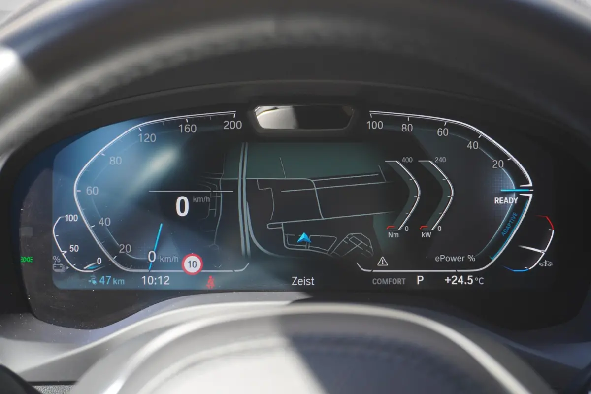 | High Executive | 20 inch LM aerodynamisch (Styling 890 M) in Bicolor Jet Black | Comfort Access | BMW Head-Up Display | HIFI System Harman Kardon | Driving Assistant Professional