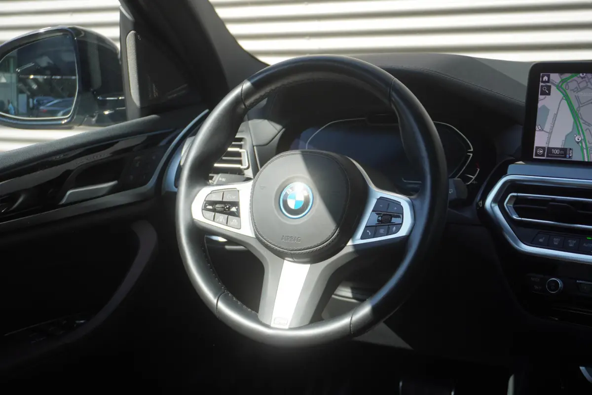 | High Executive | 20 inch LM aerodynamisch (Styling 890 M) in Bicolor Jet Black | Comfort Access | BMW Head-Up Display | HIFI System Harman Kardon | Driving Assistant Professional
