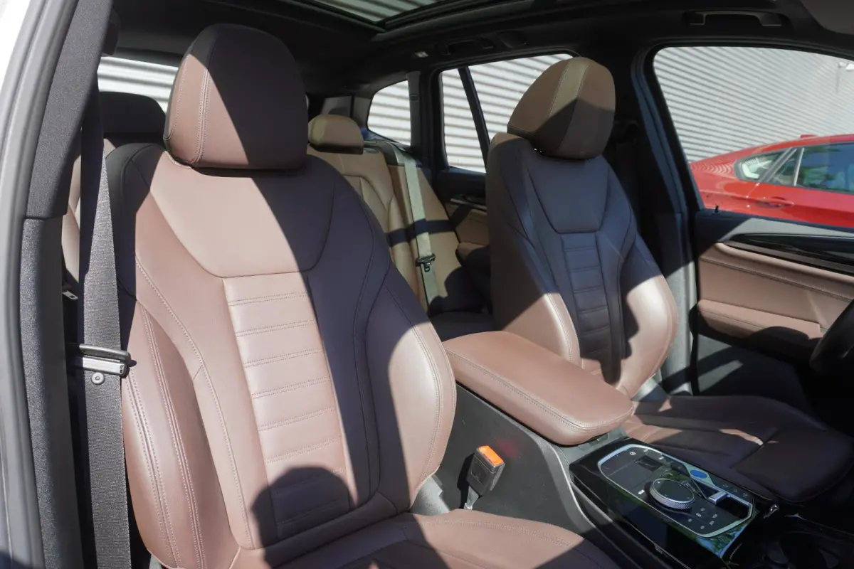 | High Executive | 20 inch LM aerodynamisch (Styling 890 M) in Bicolor Jet Black | Comfort Access | BMW Head-Up Display | HIFI System Harman Kardon | Driving Assistant Professional