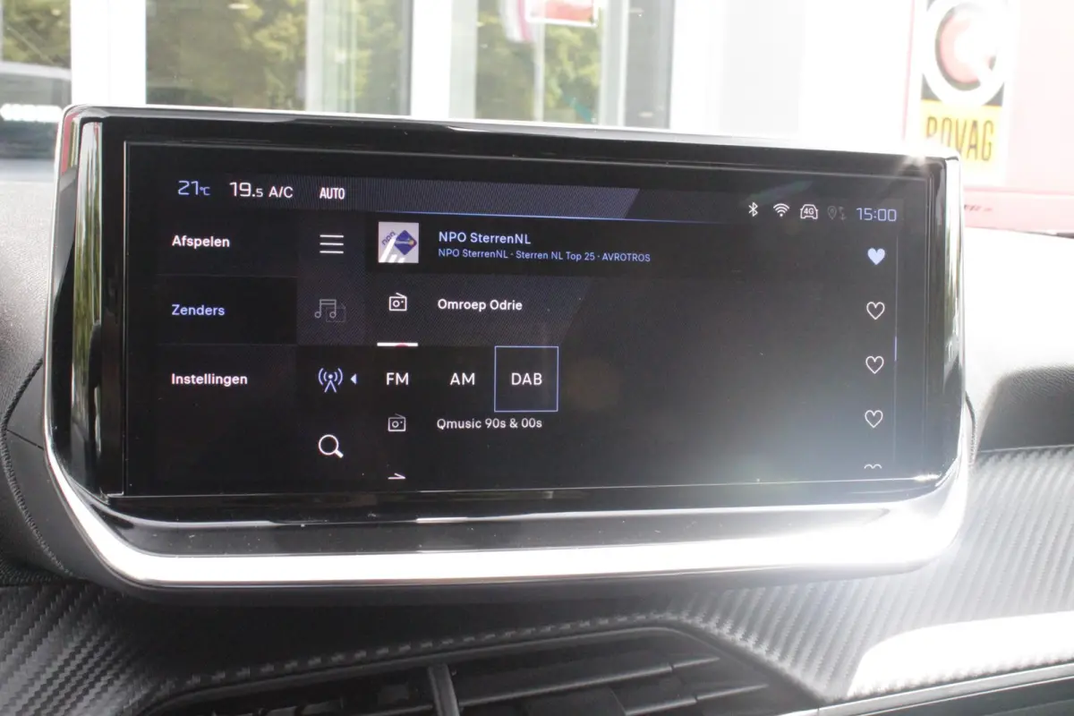 1.2 100PK ALLURE | TREKHAAK | CAMERA VOOR + ACHTER | NAVIGATIE | DRAADLOZE APPLE CARPLAY/ANDROID AUTO | LED KOPLAMPEN | ALL SEASON BANDEN | ADAPTIVE CRUISE CONTROL | DODEHOEK DETECTIE | CLIM