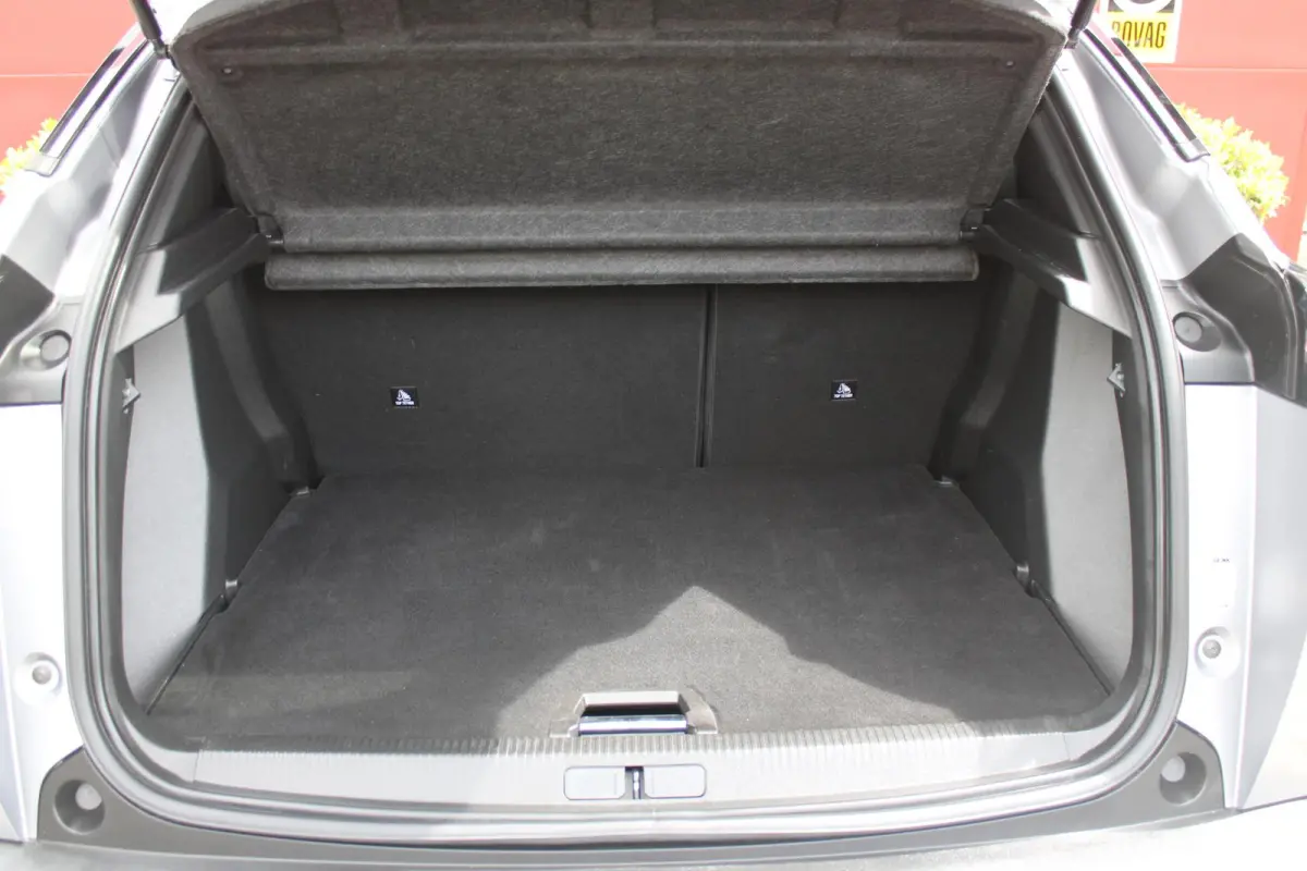 1.2 100PK ALLURE | TREKHAAK | CAMERA VOOR + ACHTER | NAVIGATIE | DRAADLOZE APPLE CARPLAY/ANDROID AUTO | LED KOPLAMPEN | ALL SEASON BANDEN | ADAPTIVE CRUISE CONTROL | DODEHOEK DETECTIE | CLIM