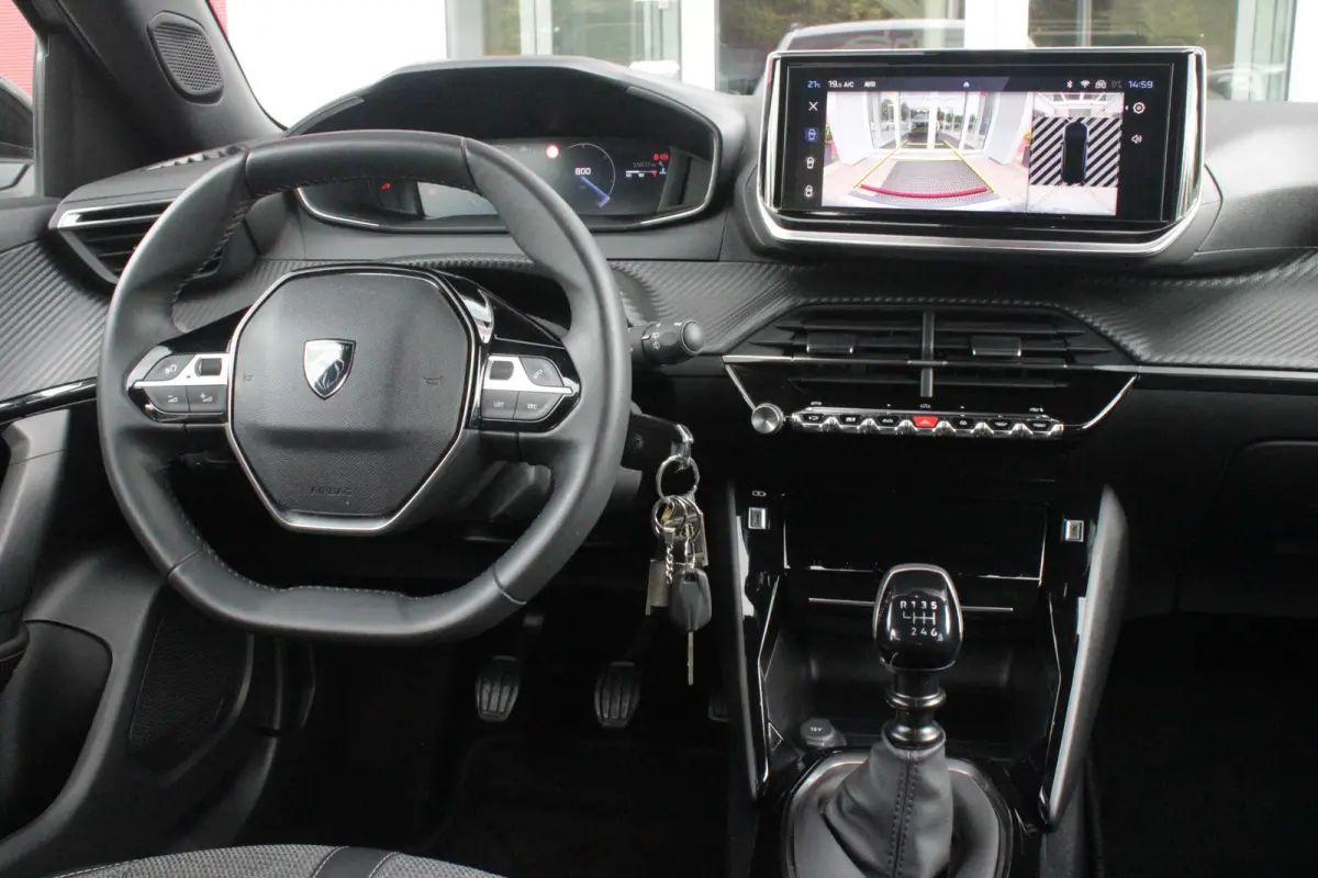 1.2 100PK ALLURE | TREKHAAK | CAMERA VOOR + ACHTER | NAVIGATIE | DRAADLOZE APPLE CARPLAY/ANDROID AUTO | LED KOPLAMPEN | ALL SEASON BANDEN | ADAPTIVE CRUISE CONTROL | DODEHOEK DETECTIE | CLIM