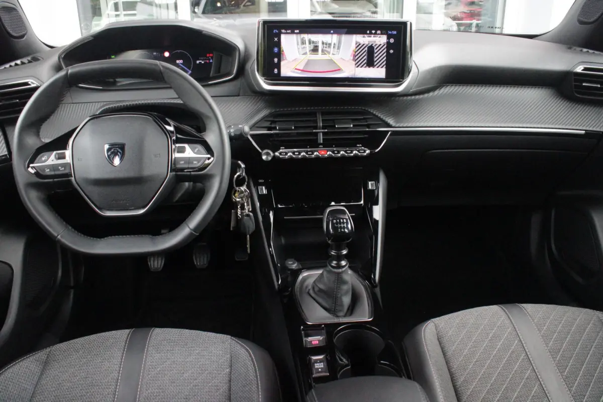 1.2 100PK ALLURE | TREKHAAK | CAMERA VOOR + ACHTER | NAVIGATIE | DRAADLOZE APPLE CARPLAY/ANDROID AUTO | LED KOPLAMPEN | ALL SEASON BANDEN | ADAPTIVE CRUISE CONTROL | DODEHOEK DETECTIE | CLIM