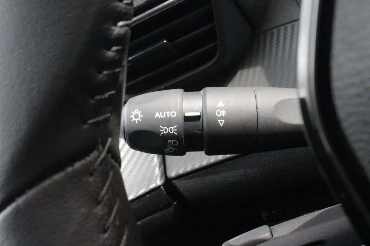 1.2 100PK ALLURE | TREKHAAK | CAMERA VOOR + ACHTER | NAVIGATIE | DRAADLOZE APPLE CARPLAY/ANDROID AUTO | LED KOPLAMPEN | ALL SEASON BANDEN | ADAPTIVE CRUISE CONTROL | DODEHOEK DETECTIE | CLIM