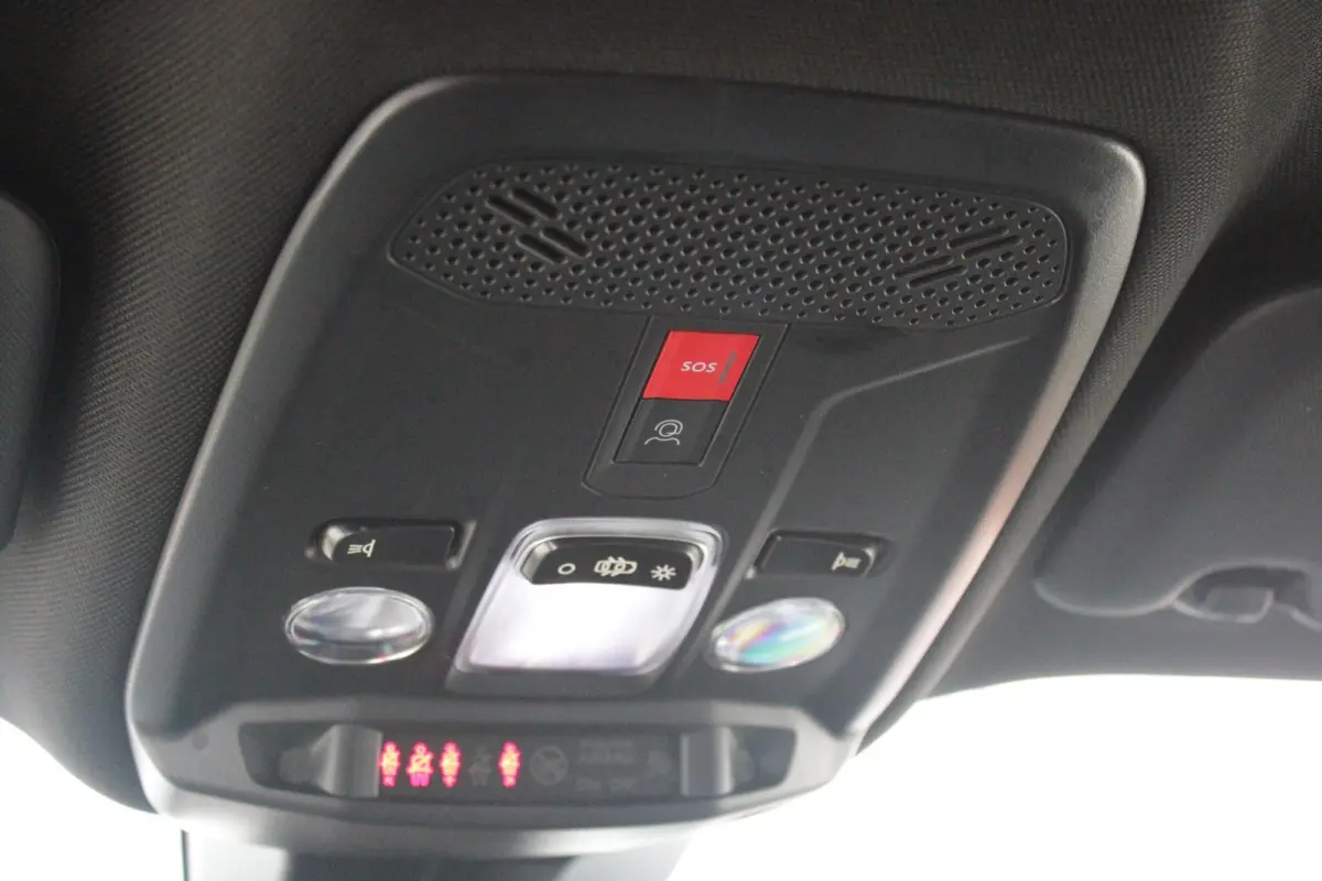 1.2 100PK ALLURE | TREKHAAK | CAMERA VOOR + ACHTER | NAVIGATIE | DRAADLOZE APPLE CARPLAY/ANDROID AUTO | LED KOPLAMPEN | ALL SEASON BANDEN | ADAPTIVE CRUISE CONTROL | DODEHOEK DETECTIE | CLIM