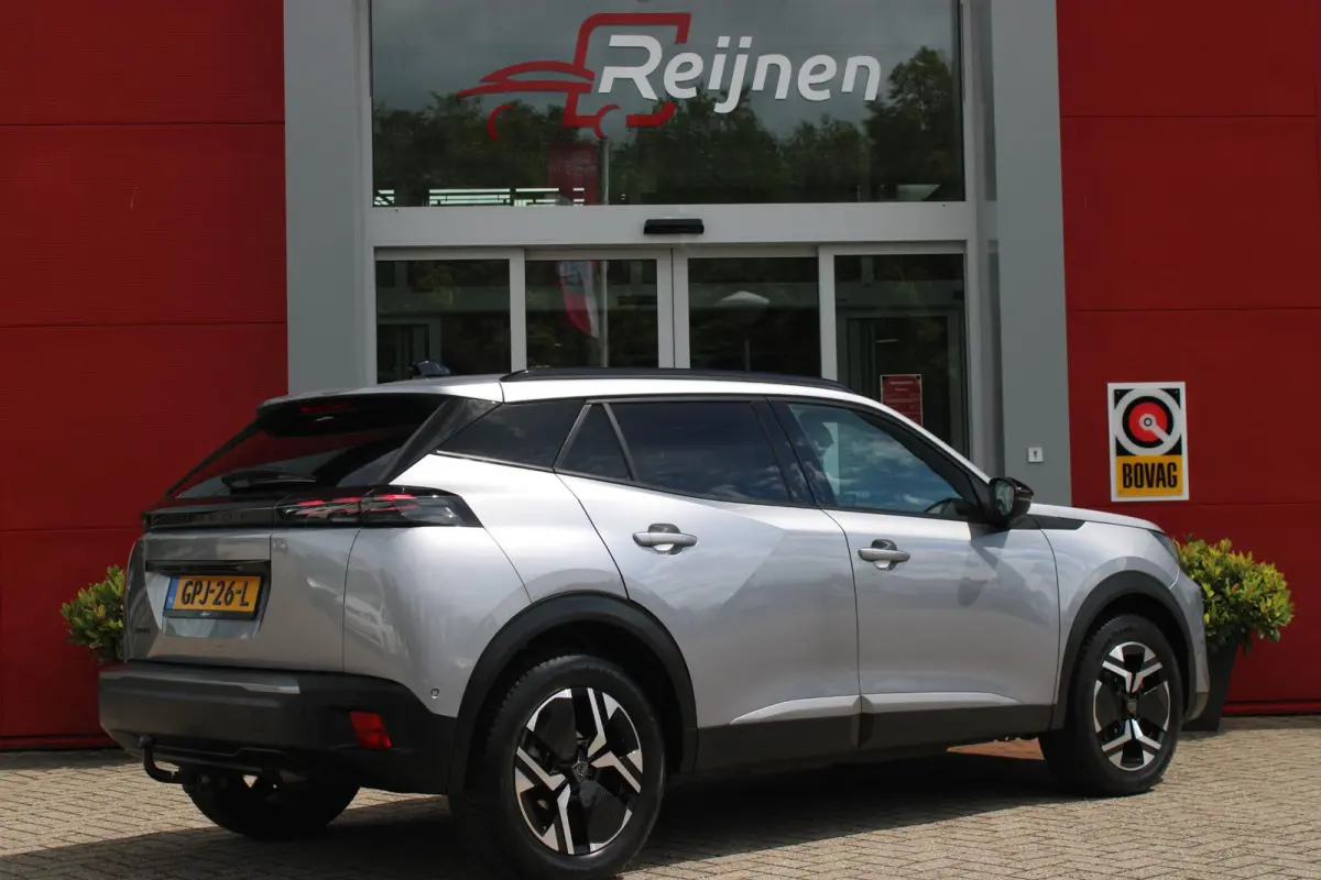 1.2 100PK ALLURE | TREKHAAK | CAMERA VOOR + ACHTER | NAVIGATIE | DRAADLOZE APPLE CARPLAY/ANDROID AUTO | LED KOPLAMPEN | ALL SEASON BANDEN | ADAPTIVE CRUISE CONTROL | DODEHOEK DETECTIE | CLIM