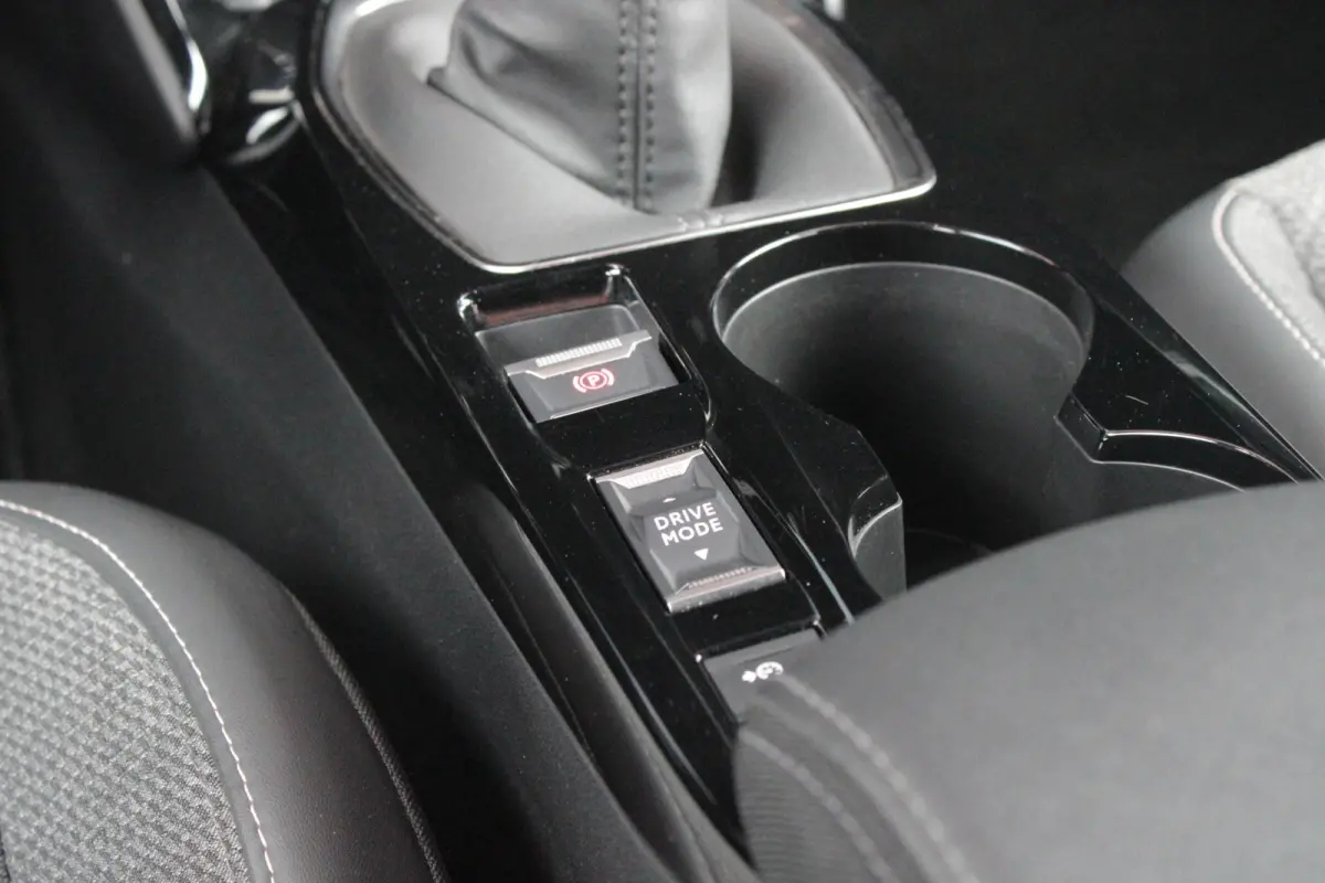 1.2 100PK ALLURE | TREKHAAK | CAMERA VOOR + ACHTER | NAVIGATIE | DRAADLOZE APPLE CARPLAY/ANDROID AUTO | LED KOPLAMPEN | ALL SEASON BANDEN | ADAPTIVE CRUISE CONTROL | DODEHOEK DETECTIE | CLIM