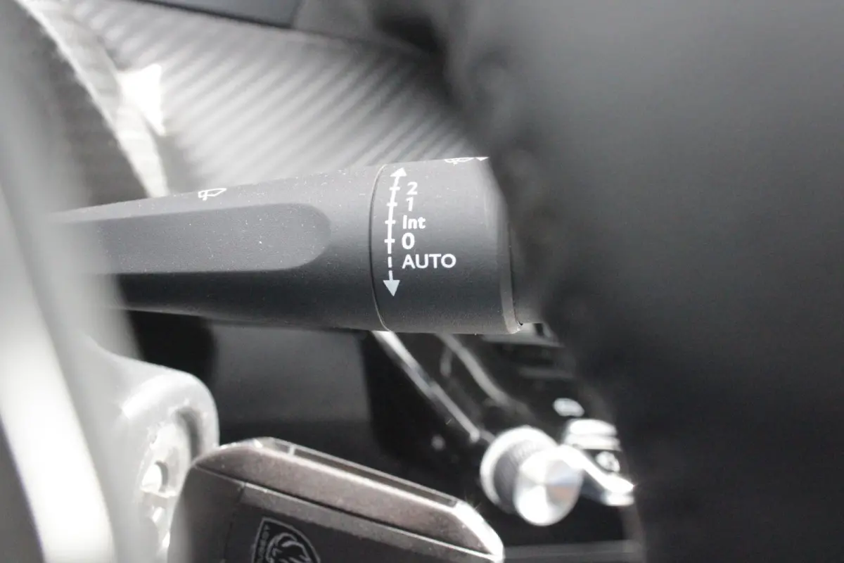 1.2 100PK ALLURE | TREKHAAK | CAMERA VOOR + ACHTER | NAVIGATIE | DRAADLOZE APPLE CARPLAY/ANDROID AUTO | LED KOPLAMPEN | ALL SEASON BANDEN | ADAPTIVE CRUISE CONTROL | DODEHOEK DETECTIE | CLIM