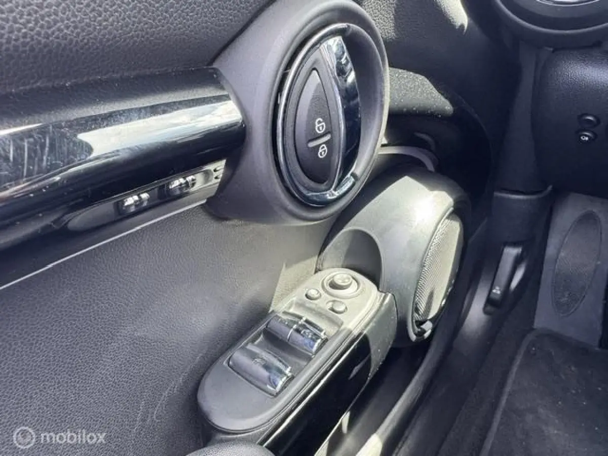 1.5 Resolute Edition Automaat . Navigatie , Camera achter , Lederbekleding Stoel+Stuur verwarming , sport stoellen , Pakeer hulp rondom