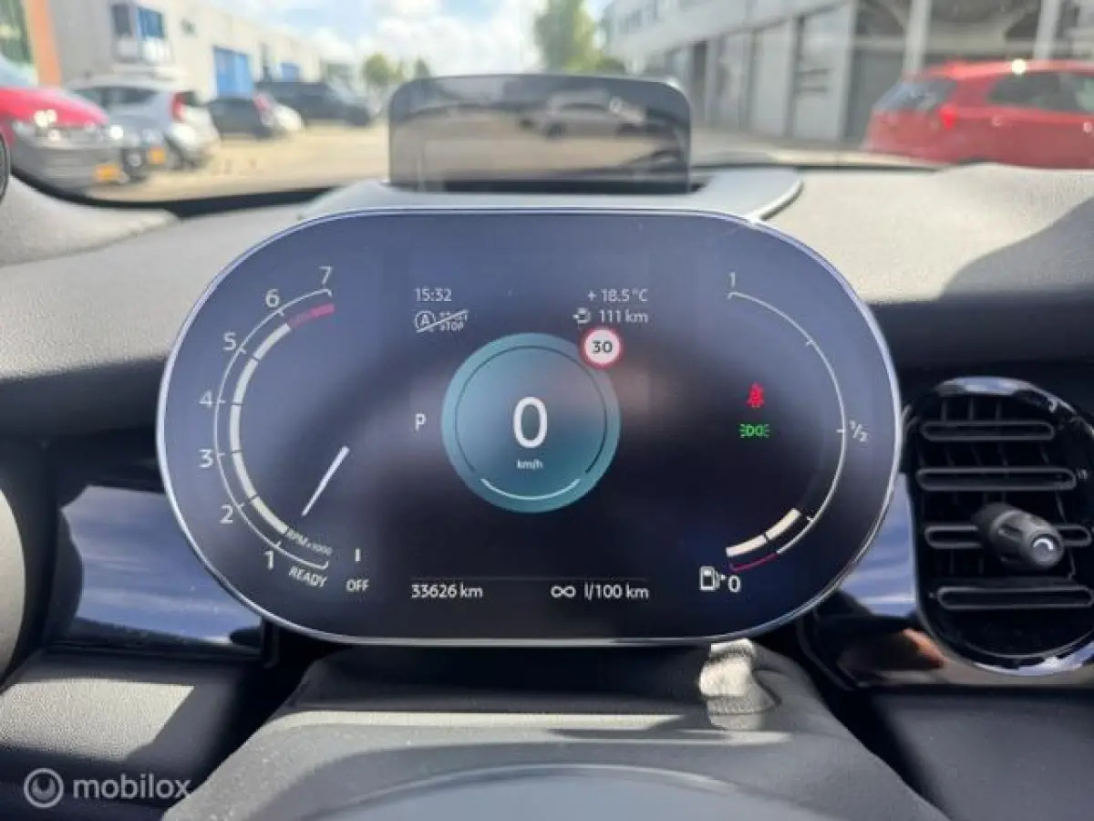1.5 Resolute Edition Automaat . Navigatie , Camera achter , Lederbekleding Stoel+Stuur verwarming , sport stoellen , Pakeer hulp rondom