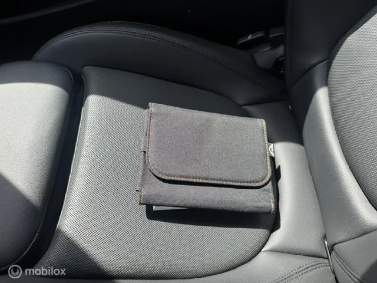1.5 Resolute Edition Automaat . Navigatie , Camera achter , Lederbekleding Stoel+Stuur verwarming , sport stoellen , Pakeer hulp rondom