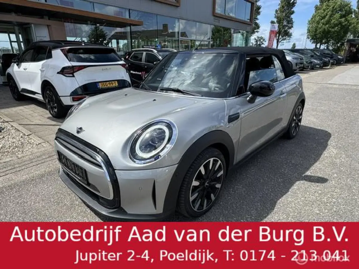 1.5 Resolute Edition Automaat . Navigatie , Camera achter , Lederbekleding Stoel+Stuur verwarming , sport stoellen , Pakeer hulp rondom