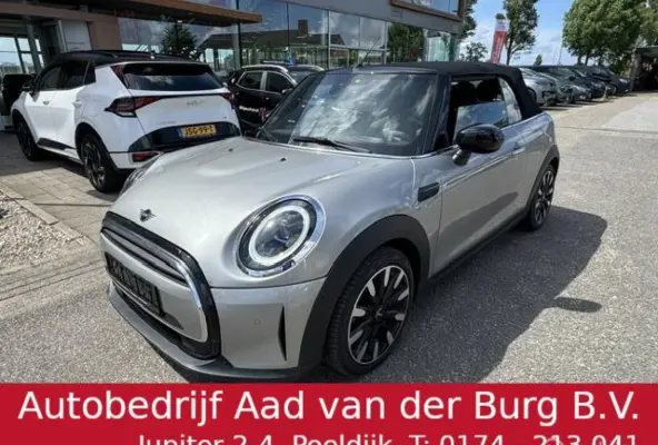 1.5 Resolute Edition Automaat . Navigatie , Camera achter , Lederbekleding Stoel+Stuur verwarming , sport stoellen , Pakeer hulp rondom