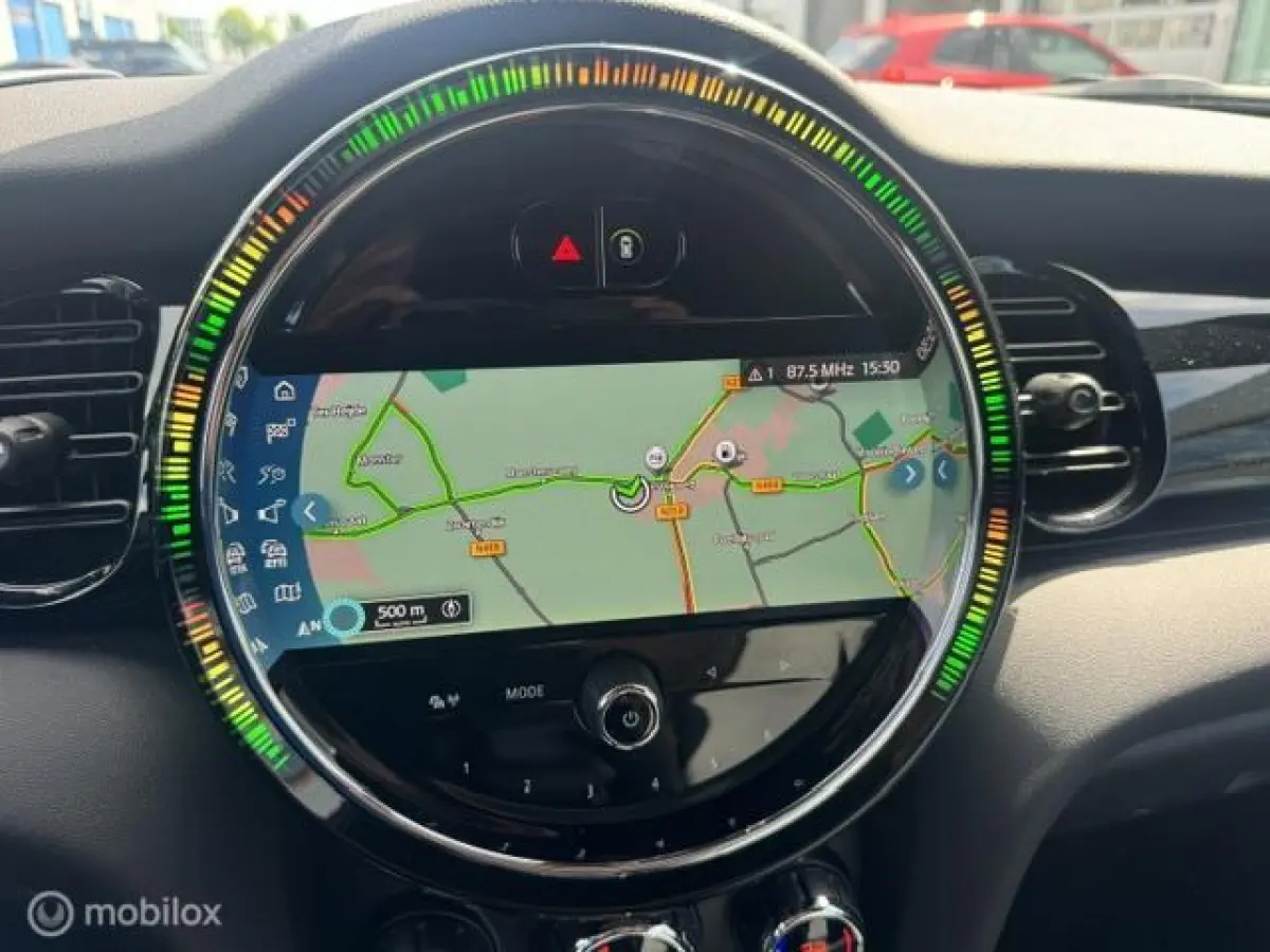 1.5 Resolute Edition Automaat . Navigatie , Camera achter , Lederbekleding Stoel+Stuur verwarming , sport stoellen , Pakeer hulp rondom
